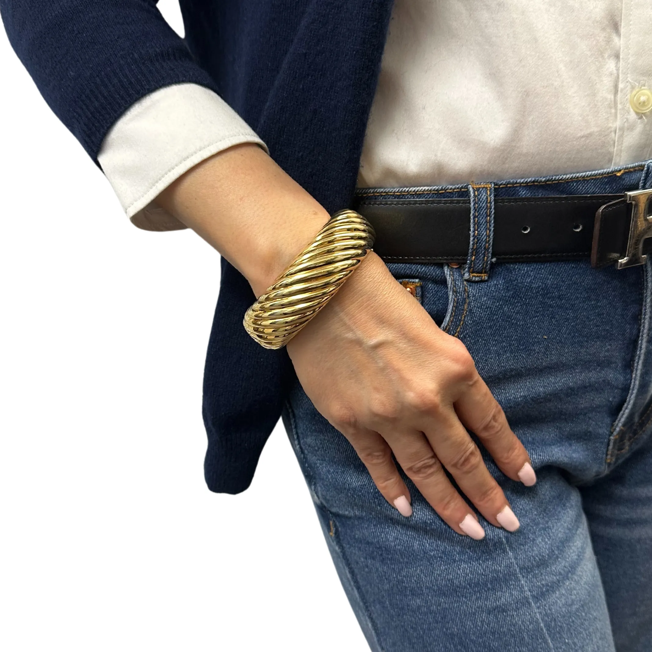 Mid-Century Italian 18k Gold Hinged Oval Bangle Bracelet